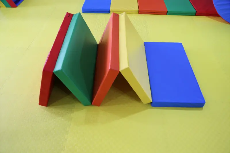 XOT XIN OUTAI utdyper produkt-FoU, og tilbyr tilpassede myke utstyrsløsninger for globale barneidrettsinstitusjoner